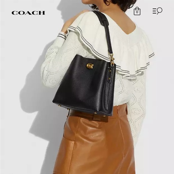 Coach Willow Bucket Bag in green/brass - Picture 7 of 8